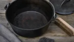 Dutch Oven Reinigung: So entfernst du eingebrannte Rueckstaende effektiv