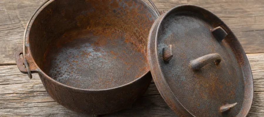 Dutch Oven Rost entfernen: Tipps zur Wiederherstellung deines Gusseisens