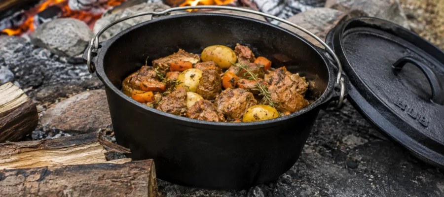 Dutch Oven Camping- und Outdoor-Rezepte: einfache Lagerfeuer-Gerichte