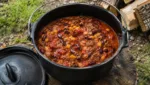 Dutch Oven Chili con Carne fuers Camping – einfaches Rezept